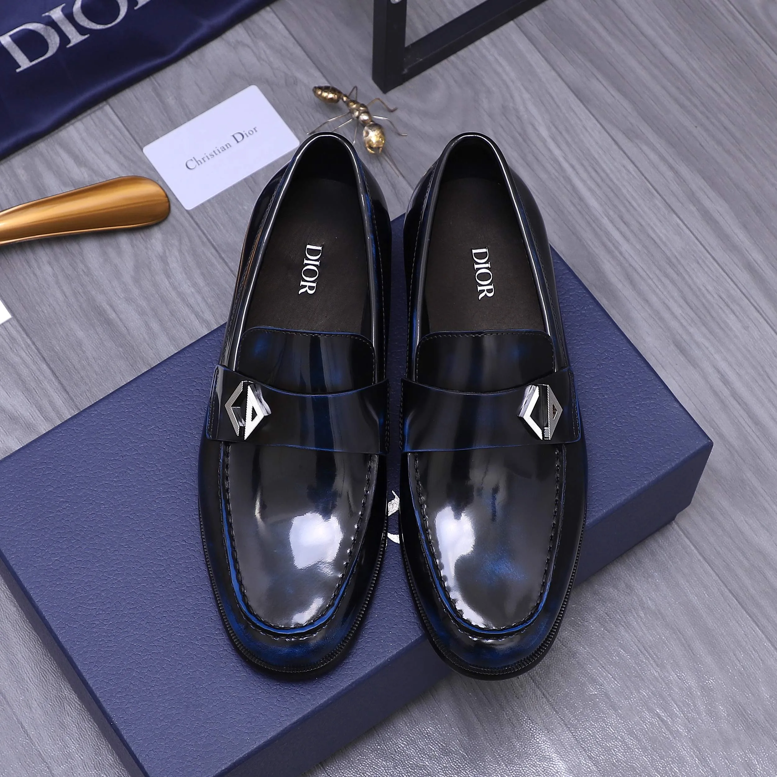 Men's shoes 💰580 Product trademark: Dior "Dior" formal business leather shoes Regular size: 39-45 (45 is custom-made and non-returnable) Product materials: Selected pearlescent polished cowhide upper, cowhide lining, original outsole
